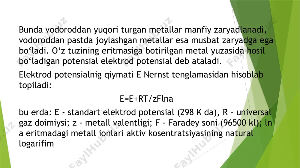 rini tutgan eritma chegarasida hosil boʻladi. oksidlanish-qaytarilish reaksiyalari borayotgan eritmaga inert metall (platina, oltin, paladiy, iridiy va boshqalar) tushirilganda ikki faza chegarasida potensiallar ayirmasi vujudga keladi. masalan, pt|fecl3 |fecl2 ; pt|sncl4 |sncl2 . qaytarilgan shakldagi moddalarni saqlagan eritmalar oksidlanishqaytarilish sistemalari yoki redoks sistemalar deb yuritiladi. bunday sistemalarda potensiallar ayirmasining vujudga kelishining sababini pt|fecl3|fecl2 misolida koʻrib chiqamiz. bu sistemada quyidagicha reaksiya boradi: fe+3 + e → fe+2. agar eritmada fe+3, ya’ni oksidlangan shakl koʻp boʻlsa u elektroddan 1 ta elektron qabul qilib fe+2 ga aylanadi, bunda elektrod musbat zaryadlanib qoladi va aksincha agar fe+2, ya’ni qaytarilgan shakl koʻp boʻlsa u elektrodga 1 ta elektronini beradi va fe+3 ga aylanadi, u holda elektrod manfiy zaryadlanadi. natijada yuqoridagi tenglama yoki oʻng tomonga yoki chap tomonga, toki yangi muvozanat qaror topmaguncha siljiydi. shu paytda elektrodda potensiallar ayirmasi vujudga keladi va bu potensial redoks-potensial deb ataladi. uning qiymati ham nernst (fe+3 / fe+2 sistemasi uchun …