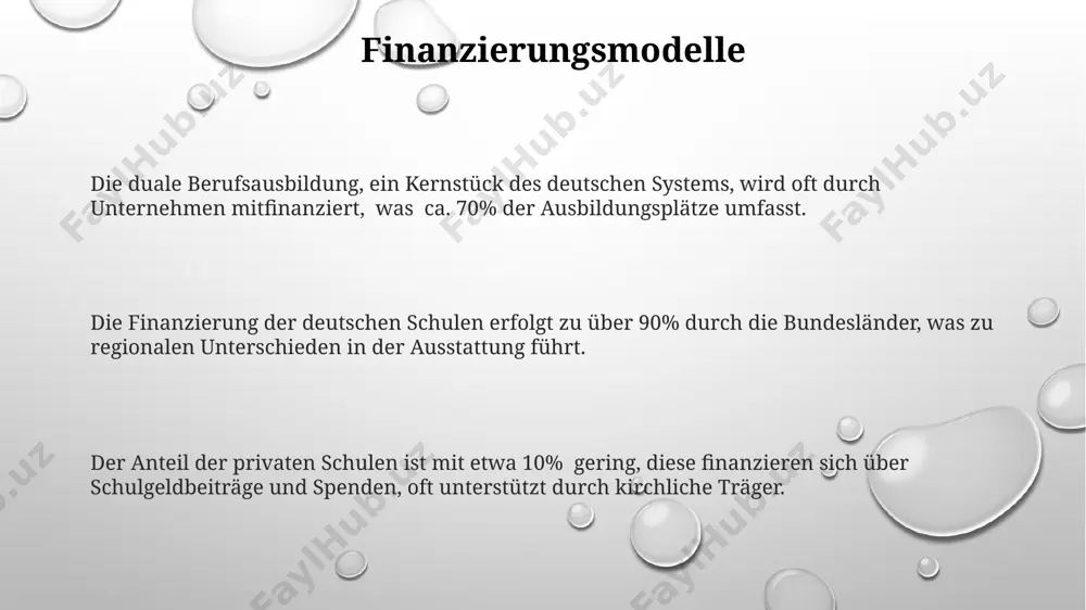 en umfasst, verteilt auf verschiedene schulstufen und fächer. die lehramtsausbildung in deutschland umfasst in der regel ein mindestens sechssemestriges studium, gefolgt von einem referendariat mit ca. 18 monaten praxisphase. neben fachwissenschaftlichen und fachdidaktischen inhalten beinhaltet die lehrerbildung in deutschland auch pädagogisch-psychologische module mit mindestens 20 ects-punkten. hochschulen und universitäten hochschulen in deutschland bieten über 17.000 studiengänge an, viele davon mit international anerkannten abschlüssen wie dem bachelor oder master. der numerus clausus (nc), ein zulassungsschnitt basierend auf der abiturnote, regelt den zugang zu vielen hochschulstudiengängen in deutschland. die finanzierung deutscher universitäten und hochschulen basiert auf einem dreipfeilersystem: bund, länder und studiengebühren (teilweise). studiengänge und abschlüsse deutschlands hochschulen bieten über 17.000 studiengänge an, von bachelor- und masterabschlüssen bis hin zu staatsexamen und promotionsprogrammen. die bologna-reform führte zur einführung des bachelor-master-systems, standardisierend die studienabschlüsse und erleichternd die internationale anerkennung. neben traditionellen studiengängen gewinnen berufsbegleitende studiengänge und digitale lernformate (online-studiengänge) immer mehr an bedeutung, …