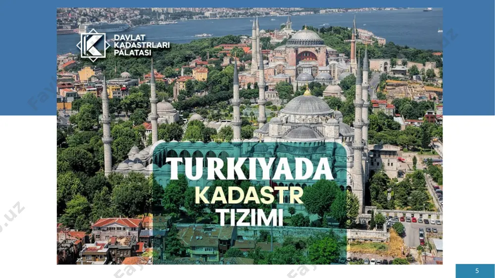 i sababli, taraflar notariuslar bilan birgalikda bank idoralariga kredit shartnomasi tuzish uchun deyarli bir paytda murojaat qilishadi, bunda ayni paytda bank yerga nisbatan cheklov shaklini ham tayyorlab taraflarga beradi. uchinchi bosqich - oldi-sotdi shartnomani taraflar imzolagach, notarius tegishli mahalliy kadastr idorasiga “imtiyozli xabarnoma” yuboradi. xabarnomada mulkka nisbatan huquqning o‘zgarishi kutilayotganligi haqida ma’lumot yozilib, bundan asosiy maqsad sotuvchi ko‘chmas mulkni boshqalarga sotib yuborishi yoki garovga qo‘yib yuborishini oldini olish hisoblanadi. bundan tashqari, sotib oluvchi mahalliy kadastr idorasiga yerga nisbatan cheklovni ro‘yxatdan o‘tkazish uchun ham alohida murojaat qilishi mumkin. to‘rtinchi bosqich – barcha rasmiylashtirish jarayonlari yakunlangach, notarius mahalliy kadastr idorasiga yerga nisbatan cheklovlarni ro‘yxatdan o‘tkazish uchun so‘rovnoma yuboradi. bu jarayon kamida 3-4 hafta cho‘zilishi mumkin. 17 aynan muddatni qisqartirish va vaqtdan yutish, bank tomonidan kredit summalari o‘tkazib berilishi uchun manfaatdor taraf yerga nisbatan cheklov kadastr idorasiga yuborilganligi haqida tasdiqlash ma’lumotnomasini so‘rab notariusga murojaat qilishi mumkin. notarius muayyan to‘lov evaziga bunday ma’lumotnomani beradi. …