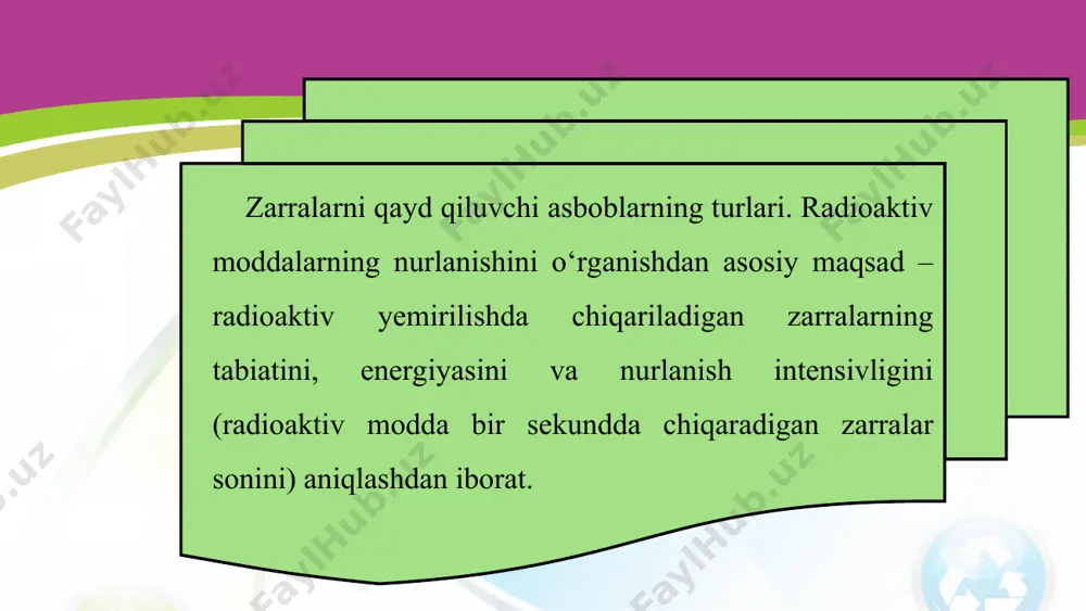r deb qarash mumkin. kondensatorga в batareyadan r qarshilik orqali kuchlanish beriladi. agar kondensatorga zaryadlangan zarra uchib kirsa, gaz molekulalarini ionlashtirib, gaz razryadini vujudga keltiradi. natijada hisoblagich orqali tok o‘ta boshlaydi va r qarshilik bo‘ylab potensial kamayadi. kuchlanishning bunday tebranishi d kuchaytirgich va mexanik hisoblagichdan iborat qayd qiluvchi qurilmaga uzatiladi. shunday qilib, geyger hisoblagichi har bir ionlashtiruvchi zarrani qayd qiladi. uning sezgirligi katta bo‘lib, sekundiga 10000 zarrani qayd qila oladi. pufakli kamera – qizdirilgan suyuqlikning zarra trayektoriyasi bo‘ylab qaynashiga asoslangan va uning trayektoriyasini qayd qiladigan asbob. u suyuq vodorod solingan, yoritish va rasmga olish mumkin bo‘lgan shisha kameradan iborat. uning hajmi 3 cm3 dan bir necha metr kublargacha bo‘lishi mumkin. pufakli kamerani kashf qilgani uchun gleyzerga 1960-yilda nobel mukofoti berilgan. boshlang‘ich holatda kameradagi suyuqlik yuqori bosim ostida bo‘ladi, shuning uchun suyuqlikning temperaturasi atmosfera bosimidagi qaynash temperaturasidan yuqori bo‘lsa-da, u qaynab ketmaydi. tekshirilayotgan zarra kameradan uchib o‘tishida suyuqlik molekulalarini ionlashtiradi. xudda …