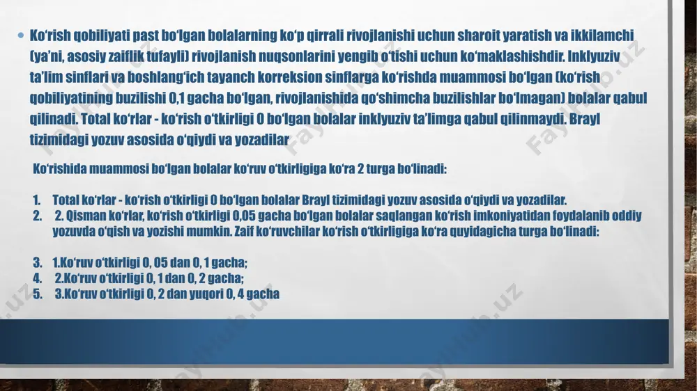 rish qobiliyatiga ega boʻlgan bolalar qabul qilinadi. koʻr va zaif koʻruvchilar respublika, viloyat va shahar xalq taʼlimi boshqarmalari tomonidan tashkil etilgan tibbiy psixologik-pedagogik komissiyalar tomonidan koʻrikdan oʻtkaziladi va oʻqishga yoʻllanma beriladi. koʻr va zaif koʻruvchi bolalar uchun maxsus taʼlim-tarbiya oʻzbekiston respublikasining "taʼlim toʻgʻrisida"gi qonuni (1997) asosida amalga oshiri-ladi. koʻrlar maktabi oʻzbekiston respublikasi xalq taʼlimi vazirligi tizimiga kiradi. ko‘zi ojiz bolalar darsda o‘quv materialni asosan taktil sezish va eshitish idroki asosida o‘zlashtiradilar. ko‘zoynak taqib yurishi kerak bo’lgan bolalarga tegishli sanitariya-gigiena sharoitlari yaratilishi zarur. bolaning ish o‘rni to‘g‘ri va yetarli darajada yoritilgan bo‘lishi lozim. bola doska, jadval, kartada chizilgan tasvirlar va boshqa o‘quv materiallarini qanchalik aniq ko‘rayotganiga e’tibor beriladi. alohida yordamga muhtoj refraksiyali bolalarning ko‘zi tez charchab qolishini hisobga olib, dars vaqtida ularga ish turlarini mumkin qadar o‘zgartirib turish, ko‘z qadash bilan bog‘liq bo’lgan ishlar, topshiriqlar hajmini g‘oyat jiddiy nazorat qilib borish talab qilinadi. bolalarni ijtimoiy hayotdagi jarayonlarni o‘rganishga va so‘z boyligini …