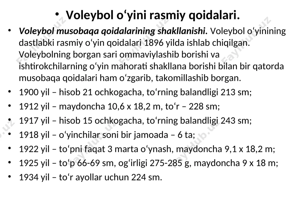 iq ustidan maydonga ko‘ndalang tortiladi. to‘rning uzunligi 9,5 m, eni 1 m, katakchalarining o‘lchami 10 × 10 sm. bo‘ladi. balandligi o‘yinchilarning jinsi va yoshiga qarab o‘zgartiriladi (erkaklar guruhi uchun 2,43 sm, ayollar uchun 2,24 sm bo‘ladi). to‘r yo‘g‘onligi 6 mm bo‘lagan kanop yoki ipak ipidan to‘qilgan bo‘ladi. antenna uzunligi 180 sm, egiluvchan, qizil, sariq ranglarda bo‘ladi hakamlar imo-ishoralari (ko’rsatkich belgilari) * 1. to‘p uzatishga ruxsat berish. 2. to‘p uzatuvchi jamoa. 3. maydon almashtirish tarafini ko‘rsatish. 4. tanaffus. 5. o‘yinchini almashtirish. 6. xulqsizligi uchun ogohlantirish 7. o‘yindan chetlashtirish. 8. o‘yinda qatnashish huquqidan mahrum etish. 9. match yoki qismdan mahrum etish. 10. to‘p uzatish vaqtida o‘yinchi to‘pni yuqoriga irg‘itmagan yoki yubormagan. 11. to‘p uzatishni kechiktirish. 12. to‘pni to‘sishda xatoga yo‘l qo‘yib qo‘yish. 13. o‘tish yoki joylashish vaqtida xatolikka yo‘l qo‘yish. 14. to‘p «maydonda» 15. to‘p maydon tashqarisida. 16. ko‘tarish. 17. ikki marta to‘pga tegish. 18. to‘rtta zarba. 19. to‘rga o‘yinchi tegib ketsa. …