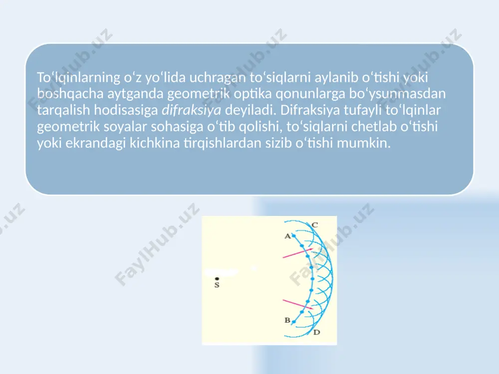 islikda tebranishi mumkin. bunday holatda to‘lqin chiziqli qutblangan yoxud yassi qutblangan deyishimiz mumkin. (a) tabiy yorug‘lik, (b) qutblangan yorug‘lik. oddiy lampochkalar quyoshdan kelayotgan yorug‘lik singari qutublanmagan yorug‘lik chiqaradi. maksvell nazariyasidan shu narsa ma’lum bo‘ladiki elektromagnit maydonni tashkil etuvchi elektr va magnit maydon kuchlanganliklari o‘zaro perpendikulyar bo‘lib, ular o‘z navbatida tarqalish tezligiga perpendikulyar yo‘nalishda tebranadilar. yorug‘lik ko‘pgina atomlarning nurlatishdan hosil bo‘ladi, atomlar esa bir – biriga bog‘liq bo‘lmagan holda nur chiqaradi, shuning uchun jismdan chiqayotgan yorug‘likda har hil yo‘nalishda tebranayotgan e vektorlari bo‘ladi. albatta, har bir atomdan chiqqan nur qutblangan bo‘ladi, bu nurning e vektori bitta o‘zgarmas tekislikda yotib tebranadi.lekin atomlar ko‘p bo‘lganligi uchun ulardan chiqqan nurlarning qutblanish tekisliklari har xil bo‘ladi. natijada, bunday yorug‘likda istalgan yo‘nalishda tebranayotgan e vektori bo‘lishi mumkin. bunday yorug‘likni tabiiy yorug‘lik deb ataladi agar yassi qutblangan yorug‘lik nuri polyaroidga tushayotgan va o‘tkazish o‘qi tushayotgan qutublanish yo‘nalishiga 𝜃 burchak ostida bo‘lsa, yassi qutublangan nur polyaroidning o‘tkazish o‘qiga …