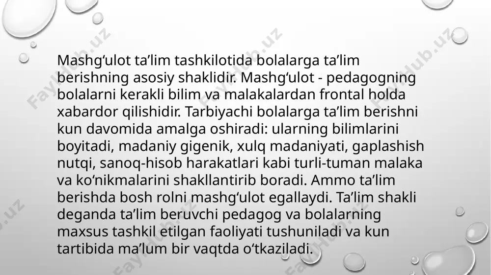hakllanadi. ekskursiyalar, rasm qirqib yopishtirish, qurish yasash ishlarini birgalikda bajarish, umumiy raqs-o‘yinlarini ijro etish, badiiy asarlarni eshitish, o‘qishda paydo bo‘lgan birgalikdagi kechinmalar bolalarning birlashgan do‘stona jamoasini yaratishga yordam beradi. mashg‘ulotda ta’lim berish orqali bolalarda maktabdagi o‘qishga qiziqish tarbiyalanadi, javobgarlik hissi, o‘zini tuta olish, mehnat qilishga intilish odati, topshirilgan ishni bajarish kabi to‘g‘ri sifatlar hosil qilinadi. bolalarni maktab ta’limiga ruhiy jihatdan tayyorlashni ularning boshlang‘ich sinflarda dastur materialni yaxshi o‘zlashtirib olishlarini ta’minlovchi bilim va malakalar mashg‘ulotlar jarayonida hosil qilinadi. mashg‘ulotlarda bolalarda mustaqil fikr yuritish malakasi tarkib toptiriladi, tarbiyachilarga quloq solish, ularning fikriga ergashish, hikoya qilinayotgan hikoyalardan voqeadagi asosiy g‘oyalarni ajrata olish, qisqacha umumlashtirish kabi malakalarni rivojlantirishga katta e’tibor beriladi. mashg‘ulotda tarbiya vazifalari hal etiladi. mashg‘ulot bolalarning yosh va o‘ziga xos xususiyatlarini e’tiborga olib ma’lum izchillikda olib boriladi. maktabgacha ta’lim tashkilotita’lim-tarbiya dasturida har bir yosh guruhda hafta davomida o‘tkaziladigan mashg‘ulotlar soni va vaqti belgilab qo‘yilgan. ilk qadam” davlat o‘quv dasturi asosida 5 ta …