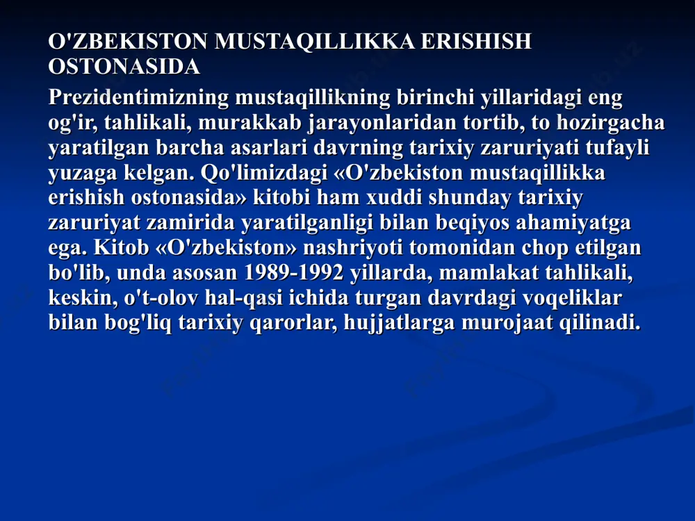 i omon saqlab qolganligiga imon keltirdim. 1989 yildagi farg'ona, 1991 yildagi toshkent, 1992 yildagi namangan voqealarining keskin pallalarida prezidentimiz diniy radikal kuchlarning nayrangu qilmishlariga uchgan, ko'zi qonga to'lgan olomon ichiga yonida qo'riqchilarsiz, yolg'iz o'zi hayotini xavf ostiga qo'ygan holda jasorat bilan kirib borib, xalqimizni ro'y berishi mumkin bo'lgan fojia, turli falokatlardan asrab qoldilar. o'zbek tiliga davlat tili maqomining berilishi mustaqillikka qo'yilgan jasoratli qadam bo'lsa, aholiga tomorqa berish to'g'risidagi oqilona qarori xalqimizni ertangi kuniga yorug' ishonch uyg'otishi bilan birga, turmush farovonligini yuksaltirdi, paxta maydonlarini qisqarishiga olib keldi. kitobni o'qib, hayratga tushasan kishi. va bizga mana shunday donishmand, adolatli sarbonni boshimizga soyabon qilib qo'yganligi uchun ollohga shukronalar aytdim. bu kitob ilgari ma'lum qilinmagan, matbuotda e'lon qilinmagan juda ko'p voqeliklardan bizni voqif qiladi, bu yorug', osoyishta, saodatli kunlarni qadriga yetishga undaydi. tabiiyki, qo'limizdagi bir burda nonni qaysi mehnat, zahmat orqali yaratilganini bilmasak, uni isrof qilamiz, qadriga yetmaymiz. shu ma'noda mazkur tarixiy kitob yoshlarimiz …