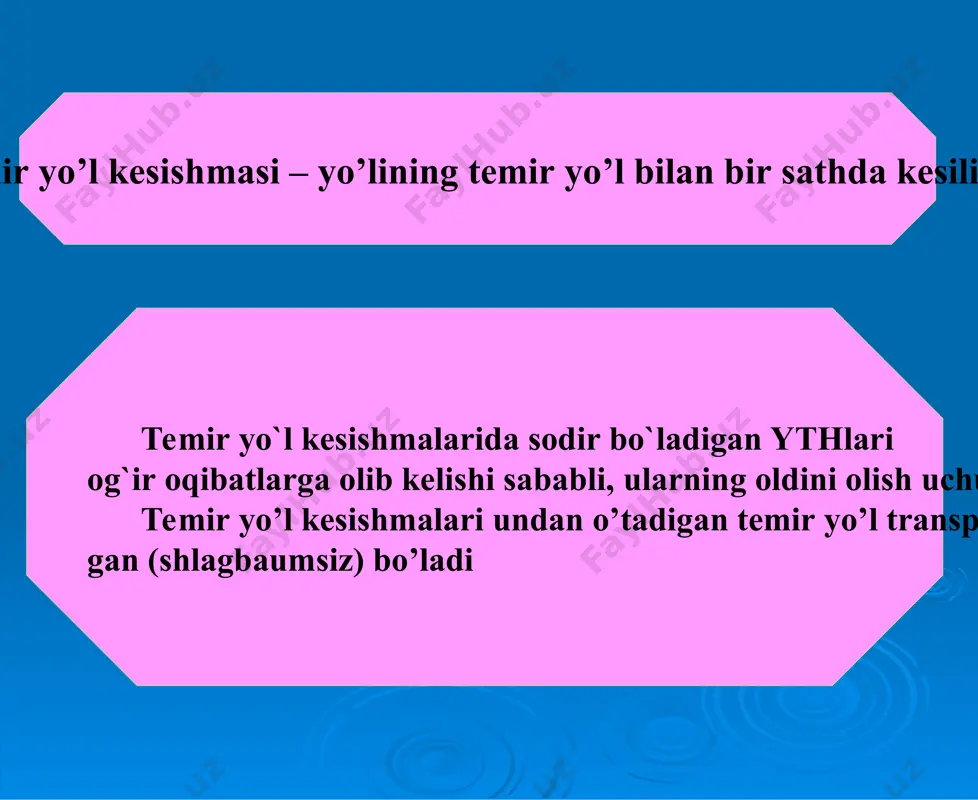 nlab o’tish haydovchining o’z zimmasiga yuklatiladi. qo’riqlanadigan va qo’riqlanmaydigan temir yo’l kesishmalari temir yo`l kesishmasiga yaqinlashuv belgilarini o’rnatilishiga qo’yiladigan talablar bu belgilar aholi yashamaydigan joylarda o’rnatilib haydovchining temir yo’l kesishmasiga yaqinlashayotganligi haqida qo’shimcha ravishda ogohlantiradi «1.4.1» – «1.4.3» belgilari yo’lning o’ng tomonida, «1.4.4 – 1.4.6» belgilari yo’lning chap tomonida o’rnatiladi bu belgilar temir yo’l kesishmalari oldida o’rnatilib, birinchi belgi o’rnatilgan kesishma shlagbaum, temir yo’l simofori bilan jihozlangan bo’lib, harakatlanishni temir yo’l nazoratchisi nazorat qiladi. ikkinchi belgi o’rnatilgan kesishma nazoratchisiz bo’lib, temir yo’lni xavfsizlikni ta`minlagan holda kesib o’tish haydovchinining o’ziga havola etiladi bu belgilar bevosita shlagbaumsiz temir yo’l kesishmasi oldida o’rnatiladi. «1.3.2» belgisi birinchi izdan tashqari ikkinchi va undan keyingi izlardan ham poezd yo’qligiga ishonch hosil qilgan holda kesishmadan o’tishi mumkin. 1.1 1.2 1.3.1 1.3.2 1.4.1 1.4.2 1.4.3 1.4.4 1.4.5 1.4.6 – svetofor ishorasidan qat`iy nazar, shlagbaum yopiq turgan yoki yopila boshlagan holatda; – shlagbaumning bor-yo’qligidan, uning holatidan qat`iy nazar, svetoforning …