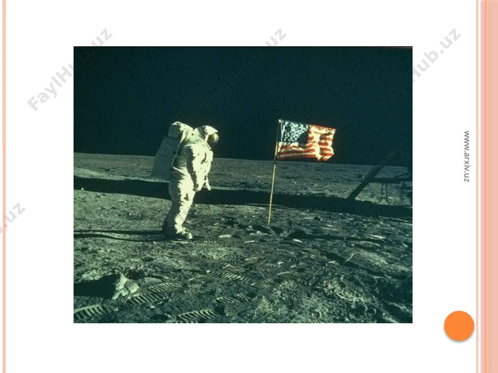 ik kuzatishlar olib borishda kosmik apparalar uchun doiraviy orbita tanlanadi. a-doiraviy orbita b-elliptik orbita orbita turlari. www.arxiv.uz kosmik apparatlar yordamida har xil qiyaliklardagi orbitalardan suratga olish mumkin bo‘lgan zonalarning aylanib chiqish (vitkalar) sxemasi: www.arxiv.uz tabiiy resurslarni tadqiq qiluvchi kosmik sistemalarning stukturasi. www.arxiv.uz 12 kosmosdan olingan suratlarni tasnif qilishda ularning spektral diapazonlari ham e’tiborga olinadi. bunday suratlar asosan uch diapazonga bo‘linadi: ko‘rinadigan va yaqin infraqizil diapazonli suratlar; radiodiapazonli suratlar. issiq infraqizil diapazonli suratlar; www.arxiv.uz 1969 yil 20 iyulda uchirilgan aqsh ning «appalon-11» kosmik kemasida shu mamlakat fuqarolari neyl armstrong va edvin oldringlar tarixda birinchi bo‘lib oyga qadam qo‘ydilar. «appalon-17» kosmik kemasida oyga qo‘ndirilgan apparat orqali oyning surati olingan. www.arxiv.uz kosmosdan turib suratga olish faqat quyoshdan keladigan nurga (yorug‘likka) asoslanadi. osmon bulut bilan qoplangan bo‘lsa yoki tunda suratga olish zarur bo‘lib qolgan taqdirda sun’iy nurlanishdan foydalaniladi. aerokosmik s’yomkada foydalaniladigan elektromagnit to‘lqinlar spektri. www.arxiv.uz 1957 yilda sobiq ittifoqda birinchi marta yerning sun’iy yo‘ldoshining …