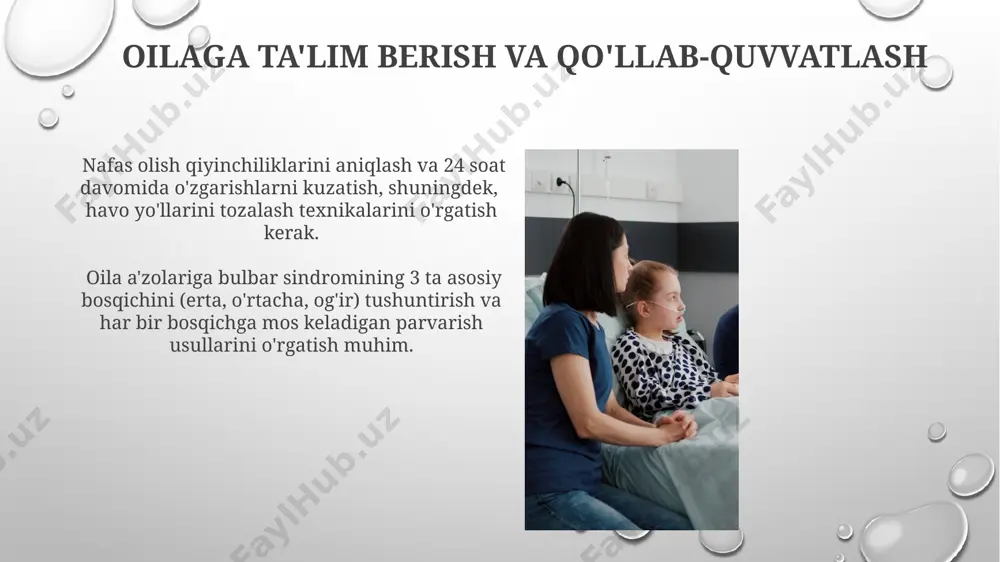 ini boshqarish agar bemorda aspiratsiya xavfi yuqori bo'lsa, ovqatni nazogastrik naycha orqali yuborish yoki ovqatlanishni parenteral yo'l bilan ta’minlash kerak bo'lishi mumkin. bunday holatlarda shifokorning ko'rsatmalariga amal qilish zarur. bulbar sindromi bo'lgan bemorlarda kuniga kamida 2000 ml suyuqlik iste’mol qilishni ta’minlash, chaqaloq ovqatlari yoki pyuresimon ovqatlar kabi yumshoq, yutish oson bo'lgan ovqatlarni taklif qilish kerak. nafas olish tizimini qo'llab-quvvatlash o'pka infektsiyalarini oldini olish uchun, kuniga kamida 2 marta og'iz bo'shlig'ini antiseptik eritmalar bilan chayish va 3 marta qo'lni yuvib turish muhim ahamiyatga ega. bulbar sindromi bo'lgan bemorlarda nafas olish funksiyasini yaxshilash uchun har 2 soatda kamida 10 marta chuqur nafas olish mashqlarini bajarish tavsiya etiladi. psixologik va ijtimoiy qo'llab-quvvatlash oila a'zolari va yaqinlarining 24/7 qo'llab-quvvatlashi bemorning hayot sifatini sezilarli darajada yaxshilaydi va adaptatsiya jarayonini tezlashtiradi. qo'shimcha ravishda, suhbat terapiyasi foydali bo'lishi mumkin. bemorlarning ijtimoiy faolligini saqlash uchun, masalan, qo'llab-quvvatlash guruhlari yoki onlayn platformalar orqali kommunikatsiyani rivojlantirishga qaratilgan 3-5 ta strategiya …