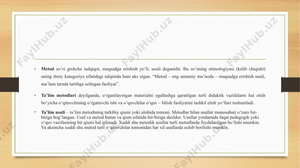 limlarni bosqichma – bosqich egallashga imkon beradi.suhbat metodining bir qancha turlari mavjud: tushuntirish– oʻquv materialini isbot, tahlil, umumlashma, taqqoslash asosida bayon qilishdir. bu metod hikoyaga nisbatan birmuncha keng qoʻllaniladi. undan odatda nazariy materiallar hamda murakkab masalalarni oʻrganishda foydalaniladi. tushuntirish jarayonida oʻquv materialining bir qadar qiyin unsurlari koʻzga tashlanadi va shu asosda materialning mohiyati ochib beriladi. tushuntirish samarasi koʻp hollarda oʻqituvchining koʻrgazmali vositalardan oqilona foydalanishiga bog‘liq boʻladi. ma’ruza – yirik hajmdagi oʻquv materialini og‘zaki bayon qilishdir. uning oʻziga xos xususiyatlari quyidagilardan iborat: qat’iy mantiqiy ketma – ketlik, uzatilayotgan axborotlarning koʻpligi, oʻquv materiali bayonining tizimliligi. maktab ma’ruzasi mazmunini murakab tizimlar, hodisalar, obyektlar, jarayonlar, ularning sababli – oqibatli bog‘lanishlari, qonun va qoidalar tashkil etadi. shu bois ma’ruza maktab sharoitida yuqori sinflardagina qoʻllaniladi. chunki u butun dars jarayonini qamrab olishi mumkin. ma’ruza metodi tushuntirish va suhbatning asta – sekin kengayib borishidan vujudga keladi va bir vaqtda oʻquvchilarni qisqacha yozib olish (konspektlash)ga oʻrgata boradi. namoyish …
