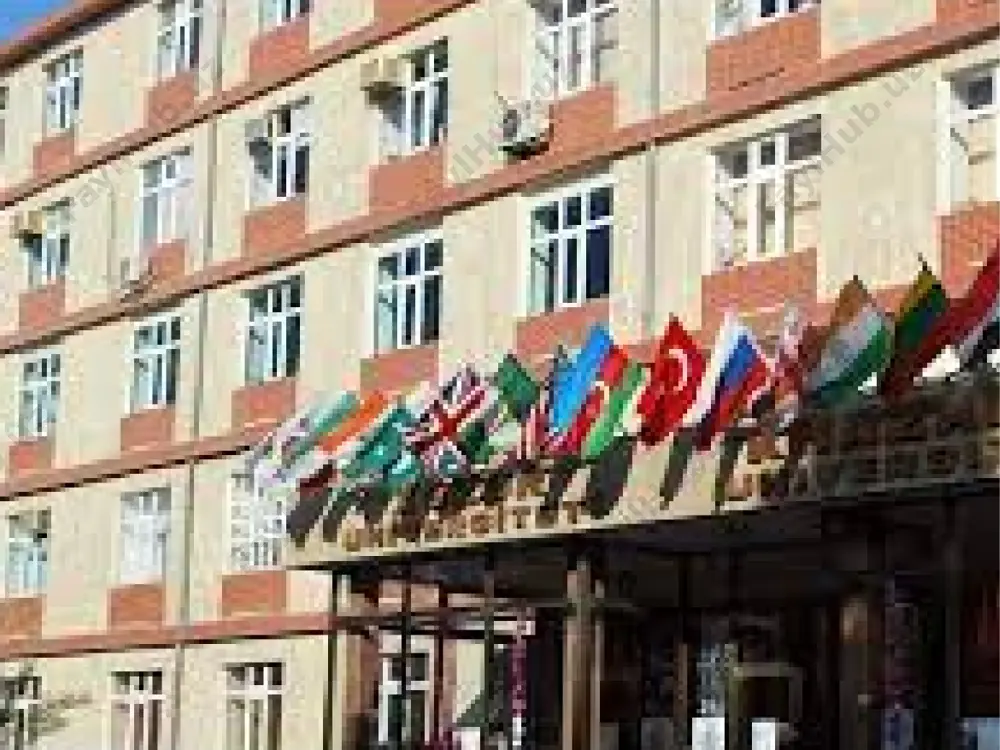 oshqaruv, har xil xususiyatlarga ega bo''lgan mukammal tizim funktsiyasining bir qismi sifatida, uning ba''zi tuzilmalari, ish rejimi, dastur va vazifalar muvaffaqiyatli ishlashini kafolatlaydi. ta’limni boshqarish uchun davlat organlari va mahalliy o‘zini o‘zi boshqarish organlari tizimi yaratilmoqda. ushbu tashkilotlar ta''lim to''g''risidagi qonun hujjatlarida belgilangan vakolatlar doirasida faoliyat yuritadi va majburiy bo''lmagan qonunlarga ega bo''lgan korxonalarda joylashgan. taʼlimni boshqarish “taʼlim toʻgʻrisida”gi qonun tegishli qonun hujjatlari va taʼlim muassasalarining qoidalari va dasturlari bilan muvozanatlangan va xalqaro tajribaga asoslangan. ozarbayjon respublikasi hukumati, ta’lim vazirligi va mahalliy ta’lim muassasalari ta’lim tizimini boshqarishning asosiy sub’ektlari hisoblanadi. boshlang'ich va o'rta kasb-hunar ta'limi birinchi kasb-hunar ta’limi umumiy o‘rta ta’limda jamiyat va mehnat bozori ehtiyojlaridan kelib chiqqan holda turli san’at va ommaviy mutaxassisliklar bo‘yicha malakali kadrlar tayyorlashni ta’minlaydi. birinchi kasb- hunar ta'limi mulk shaklidan qat'i nazar, kasb-hunar ta'limi muassasalarida, alohida tashkilotlarda, korxonalarda, mehnat birjalarida, bandlik idoralarida va boshqalarda bo'lishi mumkin, muassasalarning ta'lim muassasalarida amalga oshiriladi va birinchi kasbiy ta'limni …