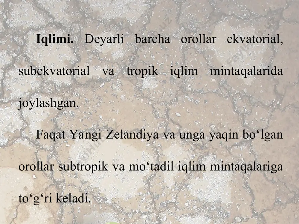 jami aholining 15 % ini tashkil etadi. asosiy aholisi ingliz — yangizelandiyaliklardan iborat. yangi zelandiya, yangi kaledoniya, yangi gvineya, gavayi orollarida kelgindilar ko‘p. bu yerda aholining ko‘pchiligi shaharlarda yashaydi. boshqa orollarda qishloq aholisi ko‘pchilikni tashkil etadi. mahalliy aholi kokos palmasi, banan, shakarqamish, ananas, qahva, kakao yetishtiradi. baliqchilik, o‘rmonchilik, sayyohlarga xizmat ko‘rsatish, dengizdan dur olish, rangli metall rudalari, ko‘mir, neft qazib chiqarishda ishlashadi.