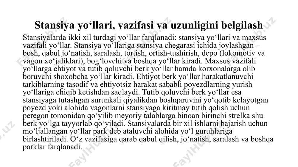 zunligi bir tomondan chiqish signali va ikkinchi tomondan chegara qoziqchasigacha, yoki strelka boshigacha hisoblanadi. chegara qoziqchasi strelkali o‘tkazgichdan tarmoqlanuvchi yo‘l o‘qlari orsidagi kenglik 4100 mm bo‘lgan joyda qo‘yiladi va ushbu chegara qoziqchasidan o‘tib to‘xtash yon yo‘ldagi harakatga xavf tug‘dirmaydi. strelkali o‘tkazgich markazidan chegara qoziqchasigacha yoki signalchaga bo‘lgan masofa krestovina markasi, krestovinadan keyingi egri radiusi va yo‘nalishi, yo‘l oralig‘i va svetofor tagligining kengligiga bog‘liq bo‘lib hisoblab topiladi. magistral temir yo‘llarda stansiya yo‘llarining foydali uzunligi 1250 va 1050 m standart uzunlikda loyihalanadi. yangi loyihalanadigan i va ii darajali temir yo‘llarda foydali uzunlik 1050m.dan kam bo‘lmasligi kerak. 263 yo‘lovchi poyezdlarni o‘tkazish, qabul qilish va saqlash yo‘llarining foydali uzunligi ushbu yo‘lda muomalada bo‘lish uchun mo‘ljallangan poyezdlar uzunligidan kam olinmaydi. keyingi yillarda yo‘lovchi poyezdlarning tarkibini 24 vagondan, shaharatrof elektrpoyezdlar tarkibini 12 yoki 14 vagondan ortiq uzunlikda tuzish amalga oshirilmoqda. buning uchun stansiya yo‘llari va platformalar uzunligini tegishlicha uzaytirish lozim bo‘ladi. stansiyalarda saralash yo‘llarining uzunligi tuziladigan …