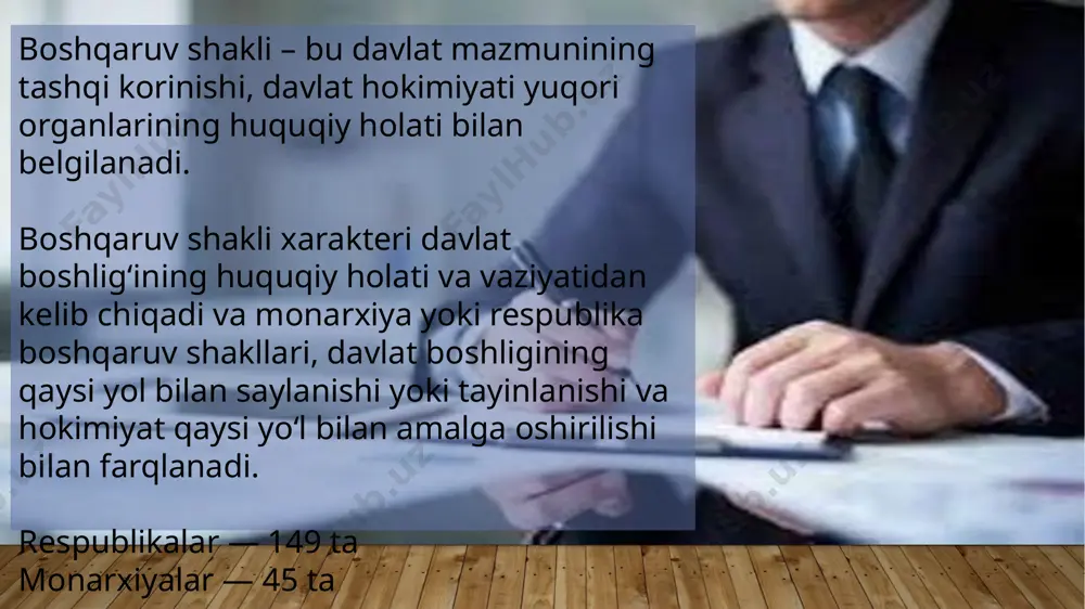 shilib ketadi. yaʼni prezident umumxalq saylovlarida saylanib, yuridik va real keng vakolatlarga ega boʻladi. biroq hukumat parlament tomonidan tashkil etiladi va u nafaqat prezident oldida, balki parlament oldida ham siyosiy javobgar boʻladi. bunda prezident hukumatga umumiy rahbarlik qiladi, lekin uni bosh vazir boshqaradi. prezident maʼlum holatlar yuz berganda parlamentni tarqatib yuborish huquqiga ega. teokratik respublika (islom respublikasi) — musulmon ruhoniylari tomonidan boshqariladigan respublikaning alohida shakli boʻlib, anʼanaviy islom xalifaligining asosiy belgilari va zamonaviy respublika tuzumi xususiyatlarini oʻzida mujassam etgan respublika. monarxiya (yunoncha: monarchia — yakka hokimlik) — davlat boshligʻi tegishli unvonga ega boʻlgan monarx (podshoh, imperator, sulton, amir, firʼavn va boshqalar) boʻlgan boshqaruv shakli. monarx cheklanmagan vakolat muddatiga ega, uning huquqlari esa qonun, konstitutsiya yoki parlament bilan cheklanishi mumkin. qoidaga koʻra, monarxiyada davlat boshligʻi lavozimi meros boʻlib qoladi. mutlaq monarxiya — monarx cheksiz hokimiyatga egalik qiladigan monarxiya koʻrinishi. mutlaq monarxiyada hukumat yoki boshqa hokimiyat organlari faqat davlat boshligʻi boʻlgan monarx …