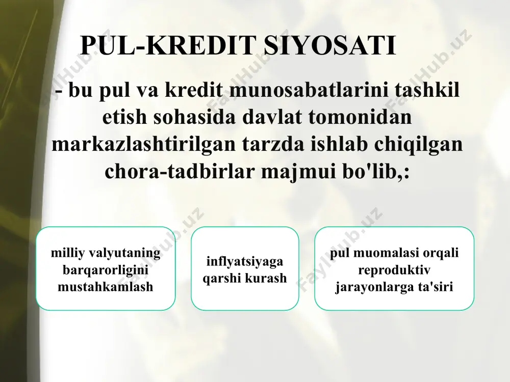 fi ortib bormoqda foiz stavkasi pasaymoqda investitsiya xarajatlari ortib bormoqda yalpi talab ortib bormoqda yaim ko'paymoqda ishsizlik kamaymoqda pul-kredit siyosatini cheklash iqtisodiy yuksalish va yuqori inflyatsiya davrida hukumat tomonidan olib borilayotgan siyosat, yalpi talabning o'sishini to'xtatish va inflyatsiyani pasaytirishga qaratilgan, pul-kredit vositalaridan foydalanish. pul-kredit siyosatini cheklash markaziy bank davlatni sotadi, qimmatli qog'ozlar, majburiy zaxiralar stavkasini pasaytiradi, chegirma stavkasini pasaytiradi pul bazasi (h) kamayadi tijorat banklarining ortiqcha zaxiralari kamaymoqda pul ta'minoti kamayadifoiz stavkasi o'sib bormoqda investitsiya xarajatlari kamayadi yalpi talab pasaymoqda yaimning o'sish sur'ati pasaymoqda inflyatsiya pasaymoqda pul mexanizmi bu markaziy bankning pul taklifini o'zgartirish orqali yalpi talab va yalpi mahsulotga ta'sirining iqtisodiy mexanizmi. pul mexanizmi (davomi) markaziy bank dkp vositalari yordamida pul bazasini oshiradi (yoki kamaytiradi). pul taklifi ortadi (kamayadi). foiz stavkasi pasayadi (ortadi). investitsiyalar va yalpi talab ortib bormoqda (kamaymoqda). yaim, milliy daromad, bandlik o'sib bormoqda (kamaymoqda). pul-kredit siyosatini afzalliklari bfp bilan solishtirganda kamroq muhim ma'muriy kechikish, amalga oshirishning …