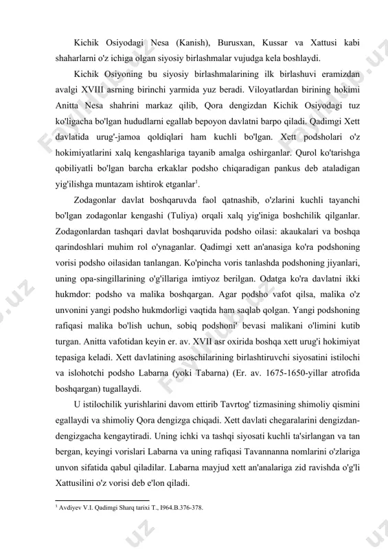 llaydi va shimoliy qora dengizga chiqadi. xett davlati chegaralarini dengizdan-dengizgacha kengaytiradi. uning ichki va tashqi siyosati kuchli ta'sirlangan va tan bergan, keyingi vorislari labarna va uning rafiqasi tavannanna nomlarini o'zlariga unvon sifatida qabul qiladilar. labarna mayjud xett an'analariga zid ravishda o'g'li xattusilini o'z vorisi deb e'lon qiladi. xattusili i (er. av. 1650-1625-yillar itrpfida) poytaxtni xettlarning sobiq bosh markazi xattusiga ko'chiradi. (shu voqeadan keyin davlat rasmiy ravishda xatti zamonaviy fanda xett deb atala boshlandi.) uning vorisi mursili i (er. av. 1625—1590-yillar atrofida) davrida xett podsholigida markazlashuv kuchayadi. u mesopotamiyadan finikiyaga boradigan yo'ldagi asosiy savdo markazi bo'lgan shimoliy suriyadagi xalpa shahrini bosib oladi. mursili i eramizdan avalgi 1595-yilda uzoq bobilga yurish qilib hammurapi sulolasini tugatdi. ammo mamlakat ichida keskin vaziyat vujudga keladi. saroy fitnachilari podsho hokimiyatini kuchayishini istamay taxt vorisligiga ko'pgina da'vogarlar bo'lishiga imkoniyat beradigan an'analarni saqlab qolishga urinadilar. oqibatda mursili i saroy fitnasi qurboni bo'ladi. xett hukmron tabaqalari ichida o'zaro kelishmovchiliklar …