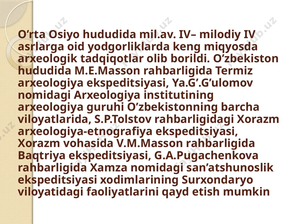 gi ahamiyati kattadir. sopol buyumlardagi yozuvlar­ ning ко‘pi hindcha kharoshthi va braxma yozuvlaridir, ammo binodan kushon yozuvli buyum ham topildi. kushon yozuvi mahalliy sharqiy fors tiliga moslashtirilib, yunon alifbosi asosida tuzilgani aniqlandi. bu bilan arxeologlar markaziy osiyo xalqlarining madaniy hayotini o'rganishda g ‘oyat qimmatli yodgorlikka ega boidilar. bundan tashqari, qoratepadagi budda yodgorligi markaziy osiyodagi qadimgi xalqlaming hindiston va xitoy bilan boigan aloqalanni o ‘rganishga ham imkon beradi. qoratepa yodgorligi fayoztepa. kushon davri yodgorliklaridan biri fayoztepa eski termiz devorlarining shimoli-g‘arbida, qoratepa tekisligining shimolig ‘arbidan janubi-sharqqa yonaltirilgan holda qurilgan budda ibodatxonasidir. bu to'rtburchak ziyoratgohning ichkari hovlisi ikki tomondantirgak vazifasini o tovchi y o ‘g ‘on ustunlar bilan kolarilgan boiib, maxsus ayvon bilan o ‘ralgan imoratdir. ushbu budda obidasining quril­ gan paytida binokorlik, haykaltaroshlik, tasviriy san’at, umuman, sha­ harsozlik va me’morchilik rivojlangan kushon-baqtriya davlati davri­ ga, ya’ni milodning ii asrlariga to‘g ‘ri keladi, favoztepadagi devorlar qurilishiga asosan paxsa va xom g ‘isht ishlatilgan, …