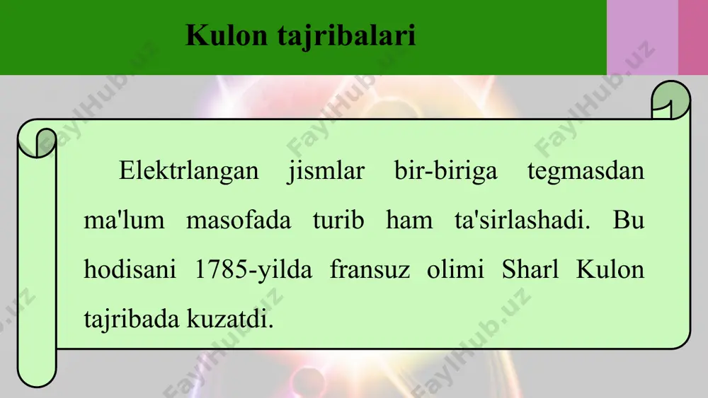 sabatlami umumlashtirib kulon nuqtaviy zaryadlarning o'zaro ta'sir kuchi formulasini quyidagicha ifodaladi: bunda k — proporsionallik koeffitsiyenti, \q1\ va \q2\ - q1 va q2 zaryadlarning modullari, ya'ni zaryadlarning ishorasi hisobga olinmagan holdagi miqdori. vakuumda joylashgan ikki qo'zg'almas nuqtaviy elektr zaryad-larining o'zaro ta'sir kuchi ularning zaryad miqdorlari ko'paytmasiga to'g'ri proporsional va ular orasidagi masofaning kvadratiga teskari proporsionaldir. qo'zg'almas zaryadlangan jismlar o'zaro ta'sirini ifbdalovchi bu qonun kulon qonuni deb, o'zaro ta'sir kuchi esa kulon kuchi yoki elektrostatik kuch deb yuritiladi. ikki zaryadning o'zaro ta'sirida ikkinchi zaryad birinchi za­ryadga qanday f1,2 kuch bilan ta'sir etsa, birinchi zaryad ham ikkinchi zaryadga xuddi shunday miqdordagi f2,1 kuch bilan ta'sir ko'rsatadi. nyutonning uchinchi qonuniga ko'ra, bu kuchlar miqdor jihatdan teng va o'zaro qarama-qarshi yo'nalgan, ya'ni: f1,2= f2,1. (4) elektrostatik kuchning yo'nalishi ta'sirlashayotgan zaryadlarning ishora-siga bog'liq bo'ladi. bir xil ishorali zaryadlar bir-biridan itariladi. bunda kuch nuqtaviy zaryadlar markazini tutashtiruvchi to'g'ri chiziq bo'ylab tashqariga yo'nalgan bo'ladi (13-a rasm). turli …