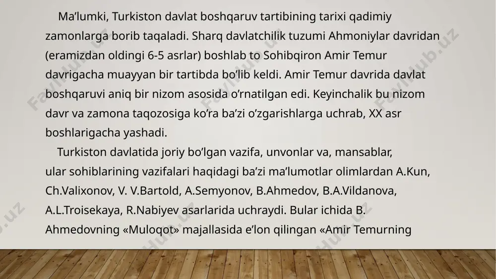 mad biyning sultonxo’ja (eshonxo’ja qori toshkandiy) lashkar beklarbegini samimiyat bilan eslaydi. biy (t.)- turkiy qabilalarning peshvolari (buxoro amarotida ix darajali mansabdor) devonbegi (ar.-t.)- xon devonining sardori. (buxoroda xii darajali amaldor). qo’qon xonligi viloyatlaridan toshkent va dashti qipchoq mulkida ham devonbegi amali bo’lgan. lashkar beklarbegi davrida bu o’lkada hatto ikki nafar-hakim devonbegi va xudayberdi devonbegilar bu vazifani bajarganlar. ular xiroj va zakot ishlari, viloyatning hisob kitob ishlarini olib borganlar. hakim devonbegi toshkent, turkiston, chimkent va sayram yerlarida, xudayberdi esa pishpakkacha bo’lgan hududlarda devonbegi edi. xazinachi (ar.-f.)- davlat xazinasining hisob-kitobiga javobgar shaxs. viloyat markazida ham xazinachi bo’lgan. inoq (ar.)- xonning xos va sirdosh mulozimi. eshikog’asi (t.-m.) (chehraog’asi)- eshik oldidagi soqchi, posbon. xon maxramlarining va soqchi mulozimlarining sardori. notanish kishilarni xon huzuriga ijozotsiz qo’ymaslikka javob beradi. parvonachi (f.)- bu unvon boshqa unvonlarning egalariga ham beriladi. uning egasi o’zining xonga yaqinligidan foydalanib, xat va arizalarni saroyga olib kirib, u yerdan ketma ket parvonadek javobini …