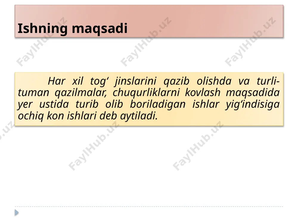 bo‘yicha β burchak ostida chegaralovchi qiyalik 3 pog‘ona qiyaligi deyiladi. pog‘ona qiyaligini uning ostki va ustki maydonchalari bilan kesishgan chizig‘iga mos ravishda ustki 4 va ostki 5 brovkalar deyiladi. pog‘ona balandligi nu ish olib borish havfsizligini hisobga olgan holda o‘rnatiladi va ekskavator o‘lchamlari hamda tog‘ jinslarining fizika-texnik xususiyatlariga bog‘lik bo‘ladi. ko‘plab karerlarda pog‘ona balandligi 10-15 m ni tashkil etadi, ba’zan esa 20-40 m ga yetadi. ish olib boriladigan pog‘onani uning balandligi bo‘yicha chegaralovchi gorizontal yuzaga ustki 1 va ostki 2 maydonchalar deyiladi. qazib olish uchun mo‘ljallangan jihozlar (burg‘ulash dastgohlari, ekskavatorlar, transport vositalari va b.) joylashgan maydon ishchi maydon deyiladi. ishchi maydon kengligi shr.p. 40-70 m ni tashkil etadi. agar maydonda kon ishlari to‘xtatilsa, u holda ish olib borilmaydigan maydon deyiladi. a) ochish ishlari olib boriladigan pog‘ona (1.4 rasm): 2. pog‘ona. 1.6 – rasm. ochish ishlari olib boriladigan pog‘ona. 1 – pog‘onaning ustki maydonchasi; 2 – pog‘onaning ostki maydonchasi; 3 – …