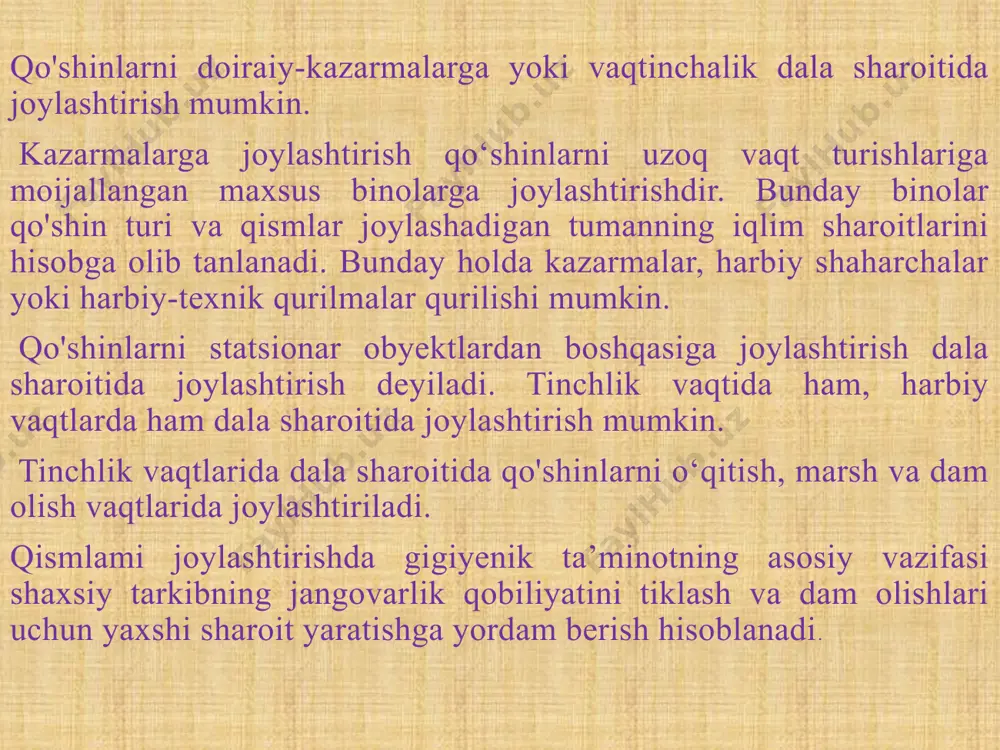 rlardan 0,8-1 m uzoqda joylashtiriladi. har bir harbiy xizmatchi uchun alohida krovat va yotish anjomlari majmuasi (to'shak, odeyal-ko'rpa, yostiq va jild, choyshab, sochiq) beriladi. krovatlarning hammasi bir xilda joylashtirilishi va ozoda saqlanishi kerak. tungi dam olish vaqtida harbiy xizmatchilarning kiyimlari taburetkalarda, etik va boshqa shunga o'xshash oyoq kiyimlari krovatning quyi qismi tagida ozoda holda terib qo'yilishi kerak. yashash xonalarida suv ichish favvoralari o'matilishi va suv tarqatish tarmog'i bo'lmaganda, ichimlik suvi solingan idish va krujka qo‘yilishi kerak. idishlardagi suv har kuni almashtirilishi shart; haftasiga 1 marta suv idishi va krujkalar dezinfeksiya qilinadi. yashash va xizmat xonalarida tuflagichlar o'matilish zarur. yuvinish xonalari suv jo‘mraklari bilan jihozlangan bo'lib, uning yuqori qismiga sovun va tish yuvish anjomlari qo'yiladigan taxtachalar o'rnatiladi. bu xonada albatta oyoq yuvish uchun maxsus joylar jihozlanishi kerak. yashash xonalaridagi tozalik uchun navbatchi javobgar hisoblanadi. kazarmaning ayrim xonalariga bo'lgan gigiyenik talablar xonalarning nomlari va ko'rsatkichlar gigiyenik me’yor uxlash xonalari 2,5-4 m² 1ta …