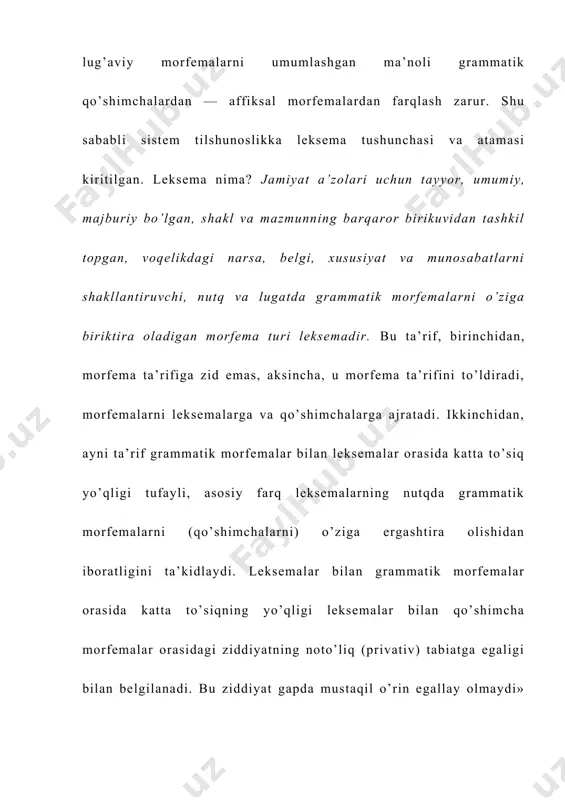 ikka barham berdi. leksemaning tayyorligi. aytilganidek, leksemaning eng asosiy xususiyati uning «tayyor»ligi, ya’ni yasama emasligidir. demak, leksema muayyan qolipning, muayyan qonuniyatning mahsuli, xosilasi bo’lmasligi lozim. masalan, [kitob], [uy], [biz], [o’g’il], [kel], [ket], [qoch], [qol], [cho’zib], [ajoyib], [uch], [besh] kabi minglab tayyor birliklar voqelikdagi narsa, belgi, miqdor, harakat, holat, xususiyatlarni atab, ifodalab keladi. ular jamiatning barcha a’zolari uchun tayyorligi bilan ajralib turadi. bu birliklar nutqda grammatik qo’shimchalarni, umumlashma ma’noli turlicha affiksal morfemalarni o’zlariga ergashtirib, ularning nutqda ishtirok etishlariga asos bo’ladi. masalan, (bog’imizda gullar o’sadi) gapida [bog’], [gul], [o’s] leksemalarining ushbu ko’rinishlari yakka xilda bo’lmay, balki ularning har biri o’zlarining qo’shnichilik munosabatlarining bir qismini voqelashtirgan holda kelgan, ular o’zlari birika oladigan turlicha qo’shimchalardan ba’zilari bilan birga gapda turli-tuman vazifalardan birini ado etgan. leksemalarning «tayyor»lik belgisi an’anaviy tilshunoslikning «tub so’zlar», «o’zaklar» tushunchasiga mos kelganday ko’rinadi. aslida esa bunday emas. haqiqatan ham, an’anaviy tilshunoslikning «tub so’zlari» va «o’zaklari» tildagi leksemalarning nutqda voqelashishining bir turidir. …