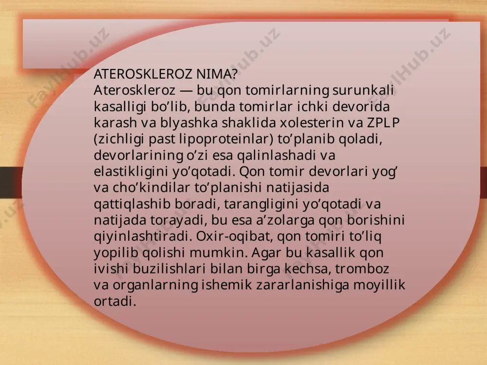 ing uchun kasallikning muayyan ko’rinishi kuzatilmaydi. yurak yurakdagi og’riq 75% holatlarda namoyon bo’ladi. ateroskleroz toj tomirlarga ta’sir qiladi va miokardga kislorod va ozuqa moddalari borishini yomonlashtiradi. yurak oziqlanish intensivligining o’zgarishiga o’ta sezgir bo’lgan organlardan biridir. bu hususiyat bo’yicha faqat miya undan ustun turadi. kasallik alomatlari darhol rivojlanadi, bemorning his-tuyg’ularini to’g’ri talqin qilish muhimdir. yurakda normal qon aylanishining buzilishi stenokardik sindrom bilan namoyon bo’ladi. alomatlar davriy ro’y beradi va quyidagilarni o’z ichiga oladi: ko’krak sohasidagi og’riq. bosadigan, o’tmas, kuchayib-so’nadigan yoki yonish hissi kabi bo’ladi (bu ishemik jarayon uchun xos alomatlar). og’riq kurak, chap yelka, bilak va barmoqlarga tarqaladi (qon aylanish tizimining butun uzunligi bo’ylab); ko’krak qafasida bosim hissi (go’yoki ko’krak qafasiga og’ir yuk qo’yilgandek); nafas olish paytida og’riqli hislar (nafas chiqarishda ham); nafas olish buzilishlari. 9 aterosklerozning sabablari ateroskleroz rivojlanishining sabablari yuqori qon bosimi, chekish, qandli diabet, qondagi yuqori xolesterin miqdori kabi omillardir. ammo aterosklerozning asosiy sababi — xolesterin almashinuvining buzilishidir. …
