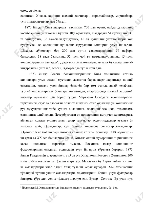 п пули– ўтлоқлардан фойдалангани учун. отлиқ пули:- ер ва сув учун тукманлардан олинадиган солиқлар шулар жумласига кирарди. бу солиқларни ундириш жараёнида бир неча марта шахсан иштирок қилган амударё бўлими вакили гувохлигича нохолол ва нотўғри тақсимланган солиқларни тўлаш пайтида хон амалдорлари муомилага эмас (таёқ ва қамчиларга кўпроқ суянардилар деб ёзган ) ц.гиал. ссср ф 183 оп 1.д .16.2. хонликдаги деҳқонларнинг бошига тушган солиқ ва мажбуриятлар уларнинг тирикчилиги бир текисда ўтишга таъсир қилар, қашшоқнинг ўрта хол, ўртахолнинг бой бўлишига тўсқинлик қиларди. йил 12 ой далада тер тўккан деҳқон йил охири-хосил хирмонида етиштирган махсулотнинг ярмини турли хил солиқларга бериб ўз оиласини баҳорга қадар боқишга етар етмас дон билан қоларди. кўпинча қиш ойларида дони тугаб бойлардан келажак хосил хисобидан қарз кўтаришга мажбур бўларди. шаҳарда яшовчи ишчиларнинг аҳволи ҳам ўрта хол бўлган. улар руслар тамонидан қуриб ишга туширилган заводларда 13-15 соатлаб ишларди. шу пайтда шаҳардаги заводлар ҳаёти билан танишиб чиққан граф пален шундай деб ёзади:-“ …
