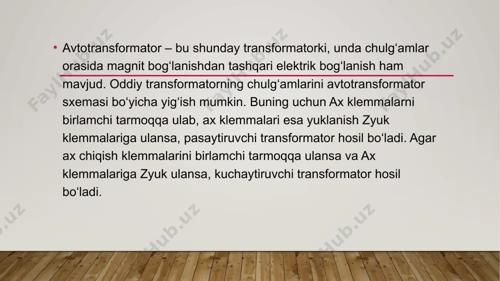 k elektr metallurgik pechlarning ishlash rejimlarini boshqarish uchun ham ishlatiladi. kichik quvvatli avtotrans­for­matorlar radio, axborotlashtirish va avtomatika tizim­larida ham ishlatiladi. texnikada o‘zgaruvchan transformatsiyalash koeffitsientiga ega bo‘lgan avtotransformatorlar keng qo‘llaniladi. bunday vaziyatlarda ikkilamchi kuchlanish qiymatini o‘zgartirish uchun, avtotransformator o‘ramlar soni waxni o‘zgartiruvchi qurilma bilan jihozlanadi (3.2-rasm). buni amalga oshirish uchun yoki qayta ulagichdan, yoki izolyasiyadan tozalangan chulg‘am o‘ramlarida sirpanuvchi kontakt (shchetkalar)dan foydalaniladi. bunday transformatorlar kuchlanish rostlagichlari deyiladi va bir fazali va uch fazali bo‘lishi mumkin. bunday qurilma ma'lum afzalliklarga ega: bunday uskunani ishlab chiqarishda ishlatiladigan rangli metallarning sarfi kamaytirildi; energiya uzatish kirish oqimining elektromagnit maydonining ta'siri va sarg'ishlar orasidagi elektr aloqasi tufayli amalga oshiriladi. shunday qilib, energiya yo'qotilishi past bo'ladi, shuning uchun avtotransformatorlarning samaradorligi yuqori; yengil va ixcham o'lchamlari. avtotransformatorlar hali ham elektrotexnika bilan bog'liq turli sohalarda mustahkam mavqega ega. siz ularsiz qilolmaysiz: har xil rektifikatorlar; radiotexnika asboblari; telefonlar; payvandchilar; temir yo'llarni elektrlashtirish tizimlari va boshqa ko'plab qurilmalar. uch fazali avtotransformatorlar …