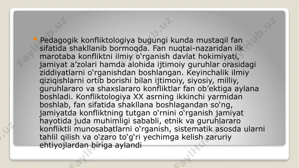 sligi, o‘zaro tahdidlarning qo‘llanilishi ham inqirozli vaziyatning ko‘rinishlari hisoblanadi tomonlar orasidagi tang holat konfliktning vujudga kelayotganligini ko‘rsatuvchi yana bir signal. tomonlar orasida kichkina nizoning kelib chiqishi ham, biz bilan emotsional to‘qnashgan odam haqidagi bizning fikrimizga salbiy ta’sir ko‘rsata boshlaydi. bizga qarshi bo‘lgan odamning “yomon” ekanligiga darrov bir necha ko‘rsatkichlar topila boshlaydi. agar biz o‘zimizni to‘xtatmasak, bu “yomon”lar soat sayin ko‘payib boradi. uning barcha so‘zlari, harakatlari va amallarini biz mikroskop ostida tahlil qila 34 boshlaymiz, ko‘p narsalarni “qora” bo‘yoqda ko‘rishga urinamiz tushunmovchilik ba’zan tomonlar orasida biror hodisa yoki ahvol to‘g‘risidagi noto‘g‘ri axborot tufayli tushunmovchilik vaziyati vujudga keladi. masalan, yosh oila. kelin institut aspiranturasida o‘qiydi. u institut oldidagi bekatda avtobusini kutib turganida ilmiy rahbari kelib qoladi. ular bir-ikki og‘iz gaplashishadi. aynan shu vaqtda, yosh kelinning boshqa yigit bilan gaplashib turganini qaynonasining singlisi ko‘rib qoladi. u darrov axborotni singlisi, singlisi esa o‘g‘liga bo‘rttirib yetkazishadi. kuyov vaziyatni so‘ramasdan kelinga zo‘ravonlik bilan muomala qiladi. “institutda …