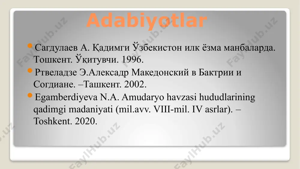 tog‘idan o‘tib, baqtriya kirib keldi.grek manbalarida o‘rta osiyodagi ikki daryo oralig‘ini transaksoniya deb atashadi arrianning “iskandarning yurishlari” asarida makedonskiyning baqtriyani egallash jarayoni quyidagicha bayon qilingan: “aleksandr drapsakga kelib, jangchilariga dam berdi. ularni aorn va baqtraga olib bordi: bu baqtriya yeridagi eng katta shaharlar edi. ularni egallab, aorn arkida o‘zining do‘stlaridan biri ardroklovning o‘g‘li arxelay boshchiligida gornizon qoldirdi. qolgan baqtriyaliklar, deyarli jangsiz taslim bo‘ldilar. bu paytda baqtriya hukmdori (satrapi) ahamoniylar urug‘idan bo‘lgan bess edi. u doro iii ni zaxarlab o‘ldirishda qatnashgan va o‘zini artakserks nomi bilan podsho deb e’lon qilgan. doro iii ning baktriya satrapi bess tomonidan o‘ldirilganligini eshitgach, aleksandr makedonskiy uning orqasidan yanada tez ta’qib qilib ketdi. bess doro iii ning jasadini tashlab, baqtriya tomon ketdi. bess va uning tarafdorlari amudaryoning termizga yaqin joyidan o‘tib, ko‘prik vazifasini o‘tab kelgan yakkayu yagona kemani yoqib yuborishdi va sug‘d saprapligining nautaka hududiga tomon chekinishdi. ularning orqasidan aleksandr ptolemey boshchiligida armiyaning bir qismini yuboradi. …