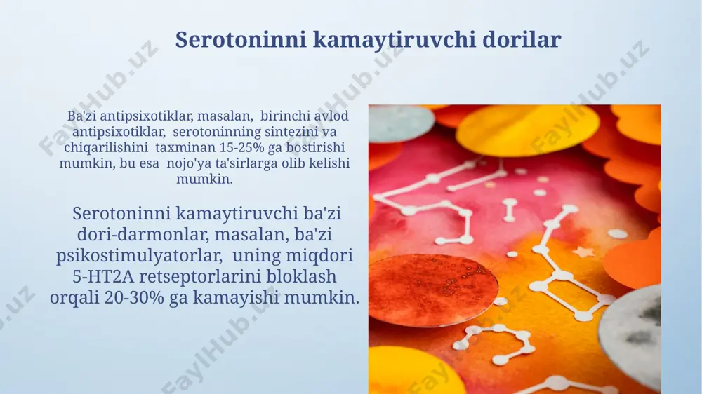 amayishi 70% dan ortiq bo'lganda, klinik jihatdan aniq parkinson kasalligi belgilari namoyon bo'ladi, bu esa dopaminergik dori-darmonlarni qo'llash zarurligini ko'rsatadi. serotonin va uyqu serotonin miqdori kun davomida o'zgarib turadi, eng yuqori cho'qqisi kunning ikkinchi yarmida, taxminan soat 14:00-16:00 oralig'ida kuzatiladi, bu esa uyquga tayyorgarlik jarayoniga ta'sir qiladi. serotoninning melatonin – uyqu gormoniga aylanishida muhim rol o'ynaydi. taxminan 5-hidroksitriptofan (5-htp) serotonin prekursoridan melatonin hosil bo'ladi. dopaminni oshiruvchi dorilar dopaminni oshiruvchi dorilar parkinson kasalligini davolashda qo‘llaniladi va bemorlarda motor funksiyalarni, masalan, tremor va rigidlikni, yaxshilashga yordam beradi, ta’sir samaradorligi 70% ga yetadi. dopaminni oshiruvchi ba'zi dori vositalari, masalan, amantadin, dopamin retseptorlarini bevosita stimulyatsiya qilmasdan, sinaptik yorig'iga dopamin ajralishini oshiradi, bu esa terapevtik ta'sirga olib keladi. dopaminergik agentlarning turlari dopaminergik agentlar ikki xil bo'ladi: to'g'ridan-to'g'ri dopamin retseptorlarini faollashtiruvchi agonistlar va dopaminning parchalanishini inhibe qiluvchi monoamin oksidaz (mao) inhibitörleri. dopamin d2 retseptorlari agonistlari, masalan, bromokriptin, parkinson kasalligida motor simptomlarini yaxshilash uchun ishlatiladi va ularning …