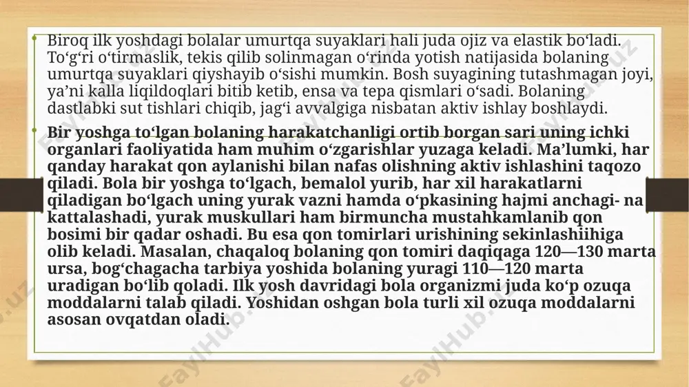 gnallar sistemasining faoli­yati ustun bo‘ladi. bu davrda ikkinchi signallar sistemasi doirasida, ya’ni nutq materiallari, so‘zlar, gaplarga nisbatan shartli reflekslar yuzaga kela boshlaydi. bu yoshdagi bolalar anchagina so‘zlarning ma’nosini to‘gri tushuna oladigan bo‘ladilar.ilk yosh davridagi bolalar analizatorlari ham tobora takomillashib boradi. ularning ko‘rish, eshitish, ta’m va hid bilish, teri hamda harakat sezgilarining sezgirligi ancha o‘tkirlashadi. ana shularning hammasi ilk yosh davridagi bolalar psixikasining yanada rivojlanishi uchun qulay sharoit tug‘diradi. miyaning rivojlanishi asosiy nerv tolalari bosh miya­da bola tug‘ilishidan avval pay­do bo‘ladi. homiladorlik davrida miyaning bazaviy arxitekturasi, ya’ni shakli paydo bo‘lib, uning asosiy uchastkalari shakllanadi (stvol, talamus, miyacha), ammo nerv tolalari ha­li to‘liq shakllanmaydi. bolaning miyasi 3 yoshlik davrida miya to’zilishidagi nerv tolalarining (sinaps) eng yuqori zichligiga egadir. ilk yosh davridagi bolaning mi- yasida sinapslarning tezkor paydo bo‘lishi ro‘y beradi. shundan so‘ng «tekis bosqich» vujudga keladi, so‘ng kamayish bosqichi bo‘lib, unda nerv tolalarining zichligi kama- yib, kattalar darajasini eslatadi. yaxshi ovqatlanish miyaning …