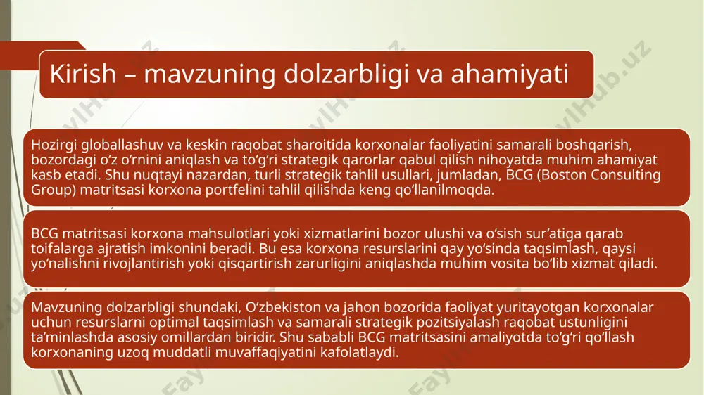 atritsasi mahsulot yoki xizmatlarni bozor ulushi va bozor o‘sish sur’atiga qarab to‘rt asosiy guruhga ajratadi: “yulduzlar” (stars) yuqori bozor ulushi va yuqori bozor o‘sish sur’atiga ega mahsulotlar. ular katta hajmda investitsiya talab qiladi, biroq kelajakda katta daromad manbai bo‘lishi mumkin. strategik yondashuv: qo‘llab-quvvatlash va faol rivojlantirish. “savol belgisi” (question marks) past bozor ulushi, lekin yuqori o‘sish sur’atiga ega segmentlar. ular katta investitsiya talab qilishi mumkin, biroq natijada “yulduz”ga aylanish yoki muvaffaqiyatsizlikka uchrashi ehtimoli bor. strategik yondashuv: chuqur tahlil qilish, istiqbolli bo‘lsa – investitsiya kiritish, aks holda – qisqartirish. “pul sigirlari” (cash cows) yuqori bozor ulushi, ammo past o‘sish sur’atiga ega segmentlar. ular barqaror daromad keltiradi va ko‘p investitsiyani talab qilmaydi. strategik yondashuv: daromadni maksimal olish va boshqa yo‘nalishlarni moliyalashtirish uchun resurs manbai sifatida foydalanish. “itlar” (dogs) past bozor ulushi va past o‘sish sur’atiga ega segmentlar. ular ko‘pincha foydasiz yoki minimal foyda keltiradi, shuningdek, katta rivojlanish imkoniyatiga ega emas. strategik yondashuv: …