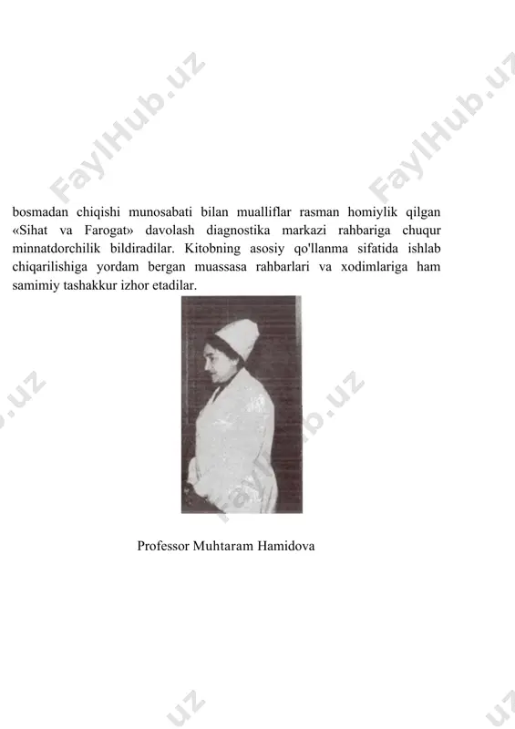 i shu mavzuga bag'ishlaganlar. oftal'mologiya tarixi 1920 yilda o'zbekiston milliy universitetida tashkil topgan tibbiyot fakul'tetining ish boshlashi bilan undagi yirik olimlar yordamida mahalliy kadrlardan vrachlar etishib chiqqani va ularning tashkilotchilik faoliyati bilan samarqand, andijon, tojikiston, turkmaniston va qozog'iston tibbiyot institutlarida ham ko'z kasalliklari kafedralari ochilib, ish boshlagani haqida qisqacha ma'lumot berilgan. shu munosabat bilan qit'aning juda issiq iqlimida ko'p tarqalgan o'tkir va surunkali ko'z kasalliklarini davolashni tashkil qilib, tibbiy yordam amalga oshirila boshlaganligining tarixi keltirilgan. xiii bobda ko'z kasalliklarini davolash muammolari haqida qisqacha ma'lumot berib, ularni qo'llashda zamonaviy yangi fikrlarni o'rganib, unumli foydalanishga ko'rsatmalar berilgan. i bob ko'ruv a'zosining kl1nik anatomiyasi va ontogenezi ko'ruv analizatori - odam markaziy nerv sistemasining tashqi muhitdan oladigan ma'lumotlarini qabul qiluvchi besh analizatoridan eng muhimi hisoblanadi. chunki u inson ma'naviy hayotini boyitadigan tashqi muhitning xilma-xil ko'rinishlari va to'rt faslning o'ziga xos go'zalliklarini ko'rish bilan kishiga farax bag'ishlaydigan mo'jizadir. ko'ruv analizatorining afzalligi shundaki, u miyaning eshitish, …
