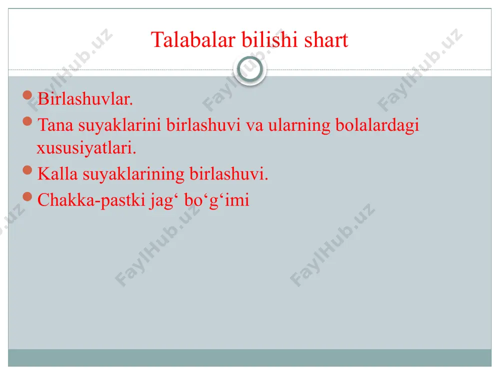 chakka suyagining qismi bilan ensa suyagining pasr basillaris orasida birlashishi shular jumlasidandir . ular bosh suyagining takomil etishidan qolgan tog’aylar bo’lib , suyaklar o’rtasidagi oraliqlarni to’ldirib turadi .ba’zi odamlarda doimiy choklardan tashqari har doim uchramaydigan qo’shimcha choklar ham bo’ladi . bu choklar peshona suyagi pallasining o’rtasida uchraydi va uni ikki bo’lakka ajratib turadi . pastki jag’ shoxi yuqorida ikkita o’siq bilan tugaydi : bularning oldingi tojsimon o’sig’i- processus coronoideus chakka muskulining ta’sirida vujudga kelgan bo’lsa , orqa tomondagi o’siq – bo’g’im o’sig’i – processus condylaris sifatida silliq boshcha bo’lib tugazdi va chakka suyagining bo’g’im chuqurchasiga kirib turadi . kalla skeletining yuz qismida tepa tomondan peshona qismi bir juft ko’z kosasi va ular o’rtasida pastroqda joylashgan burun bo’shlig’ining noksimon shakldagi kirish teshigi ( apertura piriformis nasi ) ni ko’ramiz . burun teshigining lateral tomondan , yuqori jag’ning oldingi yuzasida o’siq –processus alveolaris bu o’siqda joylashgan tishlar ko’rinadi . chakka –pastki jag’ …