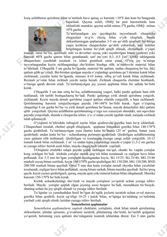 alohida to‘lqinlar, do‘ngliklar, yumshab oqqan joylar, siniqlar va chetlarning notekisliklari bartaraf qilinadi. bu ishlarga bahorda, iliq kunlar boshlanishi bilan kirishiladi. bunda umumiy texnologiyaga rioya qilinadi, ya’ni joy va material ta’mirlashga tayyorlanadi, yotqiziladi, tekislanadi va zichlanadi. ta’mirlash materiali sifatida issiq va sovuq asfaltbeton qorishmalar, quyma asfalt, chaqiq va mayda toshli materiallar (bog‘lovchi bilan ishlangan) hamda organik mineral qorishmalar ishlatiladi (omq). issiq asfaltbeton qorishma bilan ta’mirlash havo quruq va harorati +100s dan kam bo‘lmaganda bajariladi. quyma asfalt, omq lar past haroratlarda ham ishlatilishi mumkin: quyma asfalt minus 50s gacha, omq –minus 100s gacha. ta’mirlanadigan joy quyidagicha tayyorlanadi: chuqurcha chegaralari to‘g‘ri chiziq bilan o‘yib chiqiladi, bunda shikastlanmagan qoplamadan 3-5 sm qo‘shib qirqiladi; bir-biriga yaqin kichkina chuqurchalar qo‘shib yuboriladi; eski asfaltni belgilangan kontur bo‘ylab qirqib olinadi, chetlatiladi, o‘yiqni tozalab, zarur bo‘lsa, quritiladi; tubi va devorlari suyuq yoki suyultirilgan bitum (gudron) yoki harorati 600s gacha qatron bilan gruntlanadi; sarf me’yori 0,3...0,5 l/m2. omq ishlatganda chuqurchani …