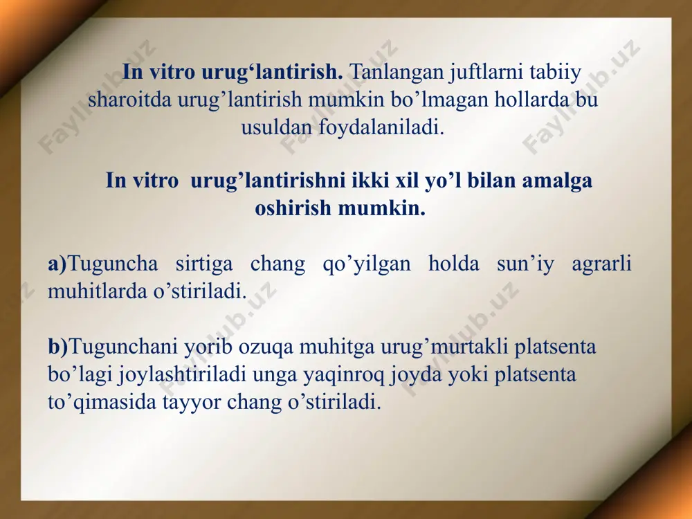 ilgan tirik hujayradir. xozirgi vaqtda protoplastlarni o’simliklarning ildiz, barg, gul, mevalaridan, kartoshka tuganagidan, turli shishlardan, mikrosporalardan va turli organlar to’qimalaridan ajaratib olish mumkin. pektoligik, tsellyulotik fermentlar va osmotik aktiv moddalar eritmalari bilan protoplastlarni zararlamasdan hujayra devorini parchalashga erishish mumkin. protollast hujayra agar ajaratilgan protoplastlar ozuqa muhitlariga ekilsa 3-4 kundan so’ng yana ularning hujayra devori tiklanib, hujayralar bo’linmasiga o’tadi. 12-14 inchi kuni hamma hujayralar mikrokoloniyalarga aylanadi. shundan so’ng hosil bo’lgan 20-40 ta hujayralardan iborat mikrokoloniyalar yangi ozuqa muhitiga o’tkaziladi, bu yerda ular kallus hosil qiladi, shu kalluslardan regenerant-o’simlik olish mumkin. ajratilgan protoplastlar qo’lshilish xususiyatiga ega. bir xil o’simliklar protoplasti, har-xil turga mansub o’simliklar protoplasti va turli oilaga mansub o’simliklar protoplastlarini qo’shish mumkin. protoplastlarning qo’shilishidan gibridlar yoki tsibridlar hosil bo’ladi. tsibrid hujayra ikkala partnerning bittasining tsitoplazmasiga, ikkinchisining yadrosiga ega bo’ladi. tsibridizatsiya tsitoplazma (tsms) xosgalariga ega bo’lgan genlarni, ba’zi gerbitsid va patogenlarga chidamlilik gellarini o’tkazish imkonini beradi. adabiyotlar: 1. биотехнология. принципы и примениние …