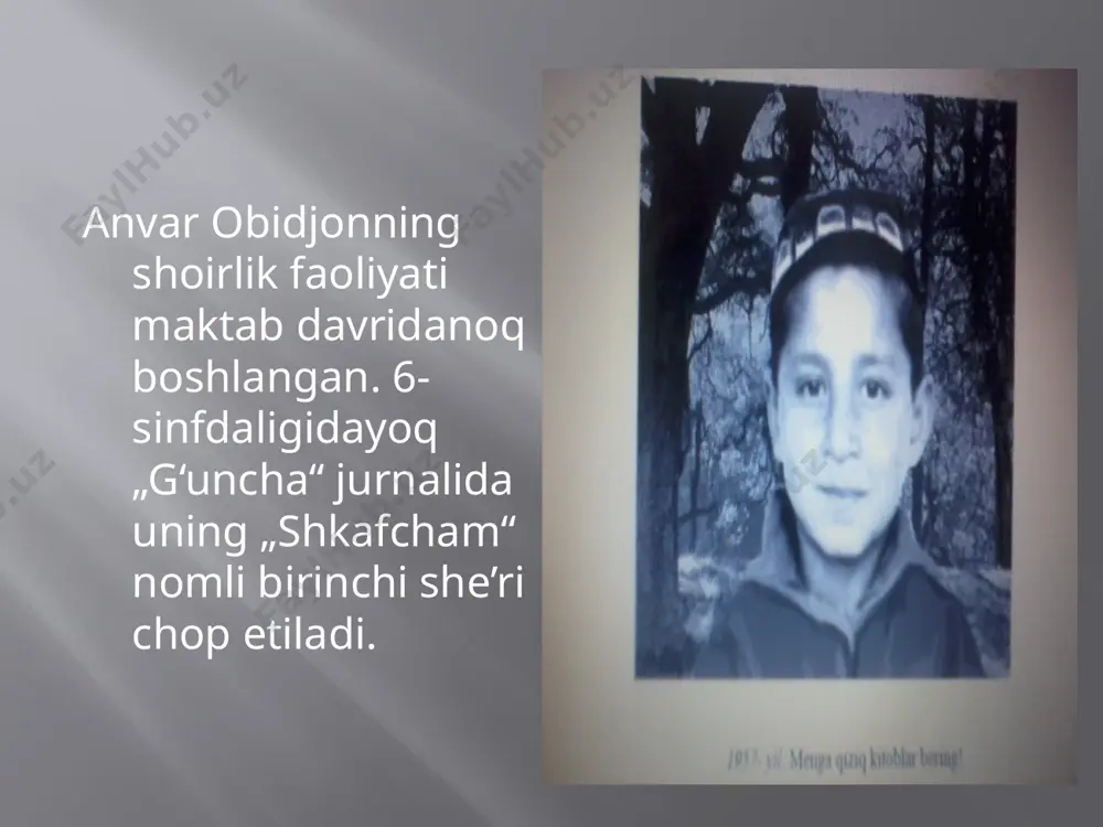 , g’uq-g’uq qilib sayroqlanadi. bolajonlar kabutarni “g’u-g’u” deyishadi. g’oz va o’rdak g’oz va o’rdaklarga ham tovuqqa qilinadigan muomalalar ishlatilib: “ma, tu-tu-tu”, deb chaqiriladi. “kisht!” –deb nariga quviladi. ularning urg’ochisini ham tovuqlarniki singari “makiyon” deyishadi. g’ozning bolasi “g’ozcha”, o’rdakniki “o’rdakcha” deyilsa-da, umumlashtirib “jo’ja” deb ham ataydilar g’oz “g’oq, g’oq” deb, o’rdak esa: “g’a, g’a, g’a” deb, tovush chiqaradi. bolajonlar g’ozni ham, o’rdakni ham “g’a” deyishadi. sigir sigirni oldinga haydashda: «chuh! chuh-chuh!» – deyishadi. ketayotib yonga chalg‘isa: «xo‘sh! e, xo‘sh! xo‘sh-sha! xo‘shka!» – kabi qichqiriqlar bilan to‘g‘riga yurishga chorlaydilar. sut beradigan sigirni «sog‘in», buzoqlaydigan, sut bermay qo‘yganini «qisir» deyishadi. uni sog‘ishdan oldin: «yuvosh-yuvosh, yuvosh-yuvosh», – deb silab qo‘yadilar. mollarning erkagi «buqa» deyiladi. agar semirtirish uchun ajratib boqilayotgan bo‘lsa, «so‘qim», «bo‘rdoqi» deydilar. yerni qo‘sh tortib haydash, juvoz aylantirish, xirmonda g‘alla yanchish singari yumushlarni bajaruvchi qariroq buqalar «ho‘kiz» deb ataladi. sigirning bolasi «buzoq» deyiladi. buzoqning erkagi «novvos», urg‘ochisi «g‘una­jin»dir. sigir: «mo‘-o‘», deb, buqa: «muv-v», …