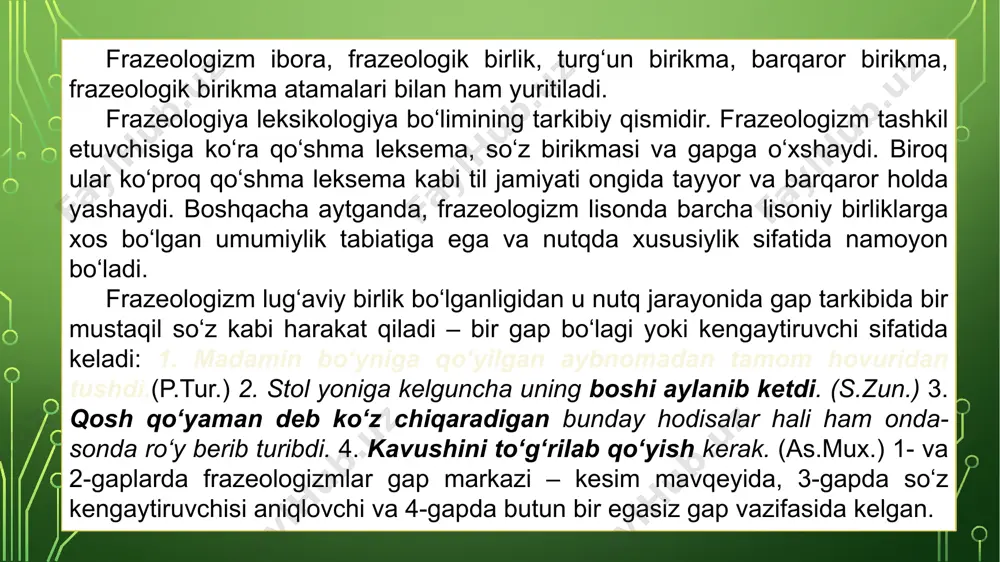 gan narsa yoki hodisadan ta’sirlanmoq» sememasiga ega. har ikkala ma’noda ham kishi ichki ruhiy holati (denotat) aks etgan. biroq frazeologizm ma’nosida «o‘ta darajada» va «so‘zlashuv uslubiga xos», «bo‘yoqdor» semalariga egaligi bilan «hayron bo‘lmoq» leksemasidan farqlanadi. demak, frazeologizmning ko‘pincha, ifoda semalarida obrazlilik, bo‘yoqdorlik bo‘rtib turadi. umuman olganda, frazeologik ma’no torroq va muayyanroq, leksema ma’nosi esa unga nisbatan kengroq va mavhumroq bo‘ladi. frazeologizm birdan ortiq mustaqil so‘zdan tashkil topadi. biroq uning ma’nosi tashkil etuvchi ma’nolarining oddiy yig‘indisi emas. masalan, qo‘yniga qo‘l solmoq frazeologizmining ma’nosi qo‘yin, qo‘l, solmoq leksemalari ma’nolari sintezi yoki qo‘shiluvchi emas. frazeologizmning ma’nosi tashkil etuvchi so‘z to‘la yoki qisman ko‘chma ma’noda ishlatilishi natijasida hosil bo‘ladi. masalan, birovning fikrini bilishga urinish harakati uning qo‘ynini titkilab, nimasi borligini bilishga intilish harakatiga o‘xshaydi. natijada, qo‘yniga qo‘l solmoq erkin birikmasi o‘zidan anglashilgan mazmunga o‘xshash bo‘lgan boshqa bir mazmunni ifodalashga ixtisoslashadi va qurilma frazeologizmga aylanadi. yoki kishi qo‘ltiqlab ketayotgan tarvuzini tushirib yuborsa, qanday ahvolga tushadi? …